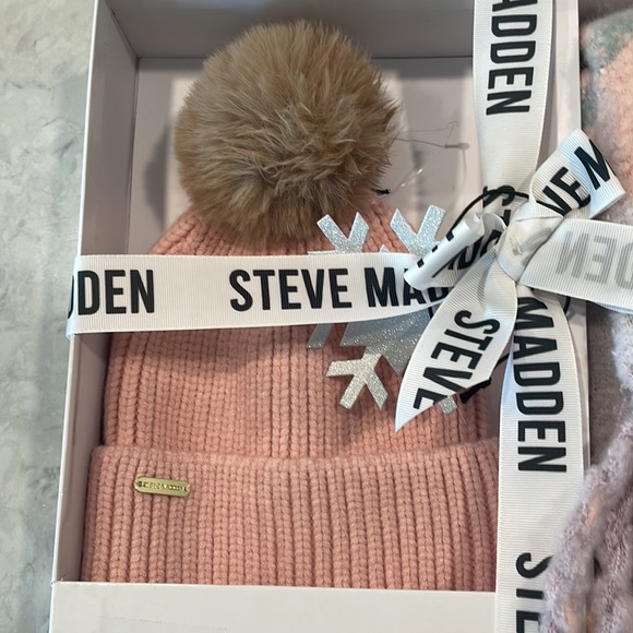 Steve Madden Beanie and Scarf Set - Picture 2 of 5